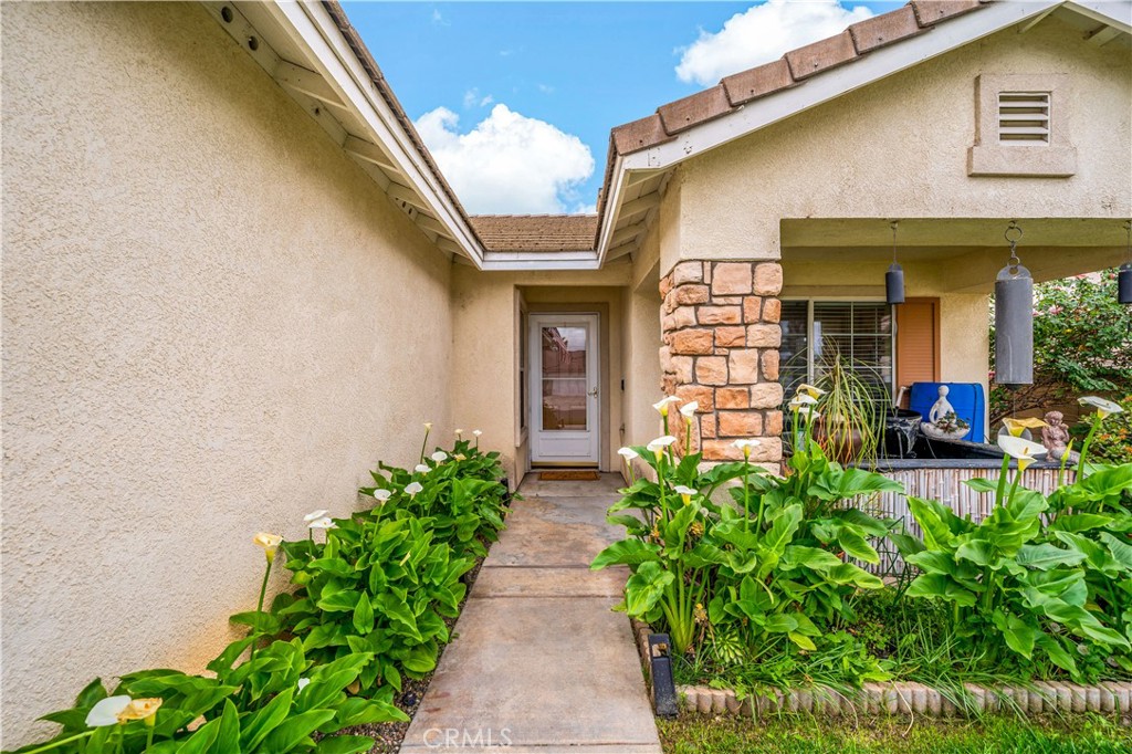 31577 Adour Way Winchester, CA 92596 - Photo 5 of 38