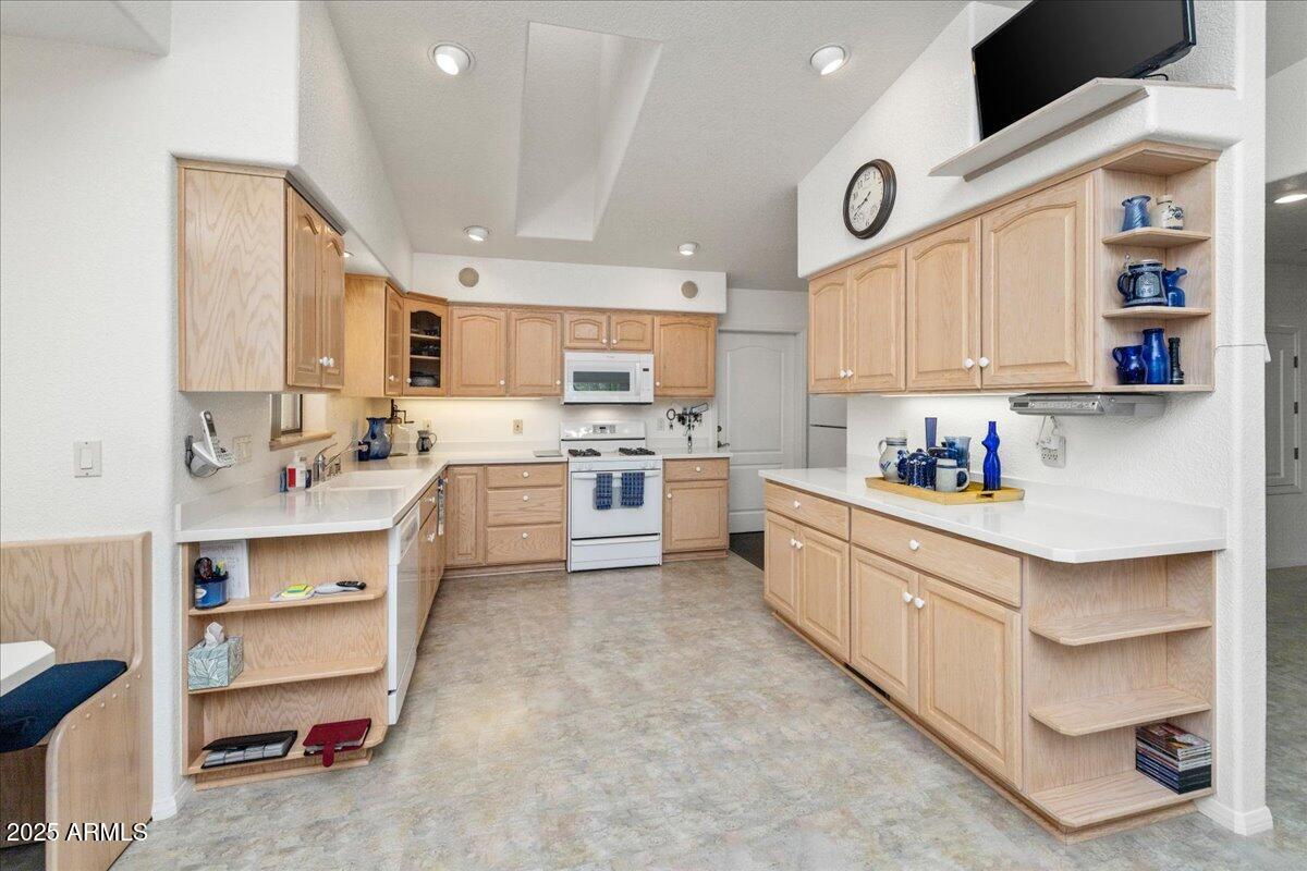 360 Finnie Flat Road, Unit 16 Camp Verde, AZ 86322 - Photo 6 of 31 06-Kitchen