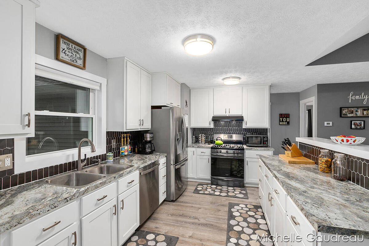 2599 Abbey Road Wayland, MI 49348 - Photo 12 of 48 IMG_1011