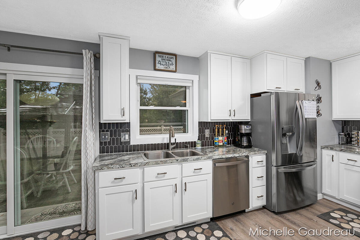 2599 Abbey Road Wayland, MI 49348 - Photo 14 of 48 IMG_1013