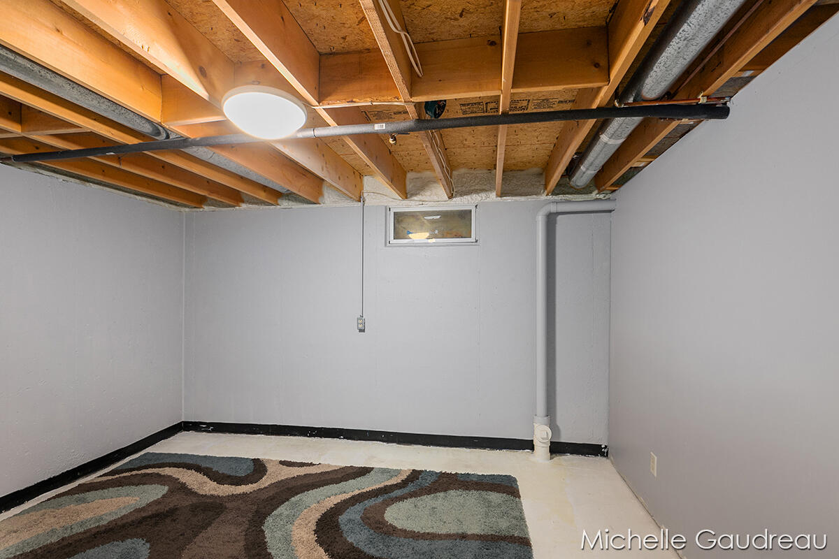 2599 Abbey Road Wayland, MI 49348 - Photo 26 of 48 IMG_1025