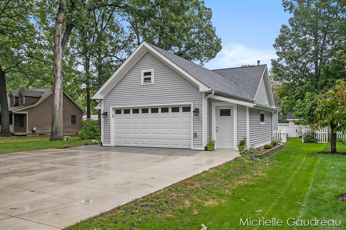 2599 Abbey Road Wayland, MI 49348 - Photo 4 of 48 IMG_1003