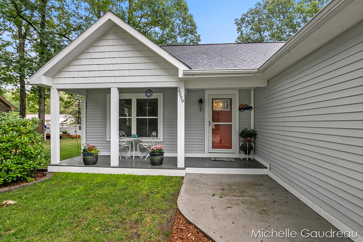 2599 Abbey Road Wayland, MI 49348 - Photo 5 of 48 IMG_1004