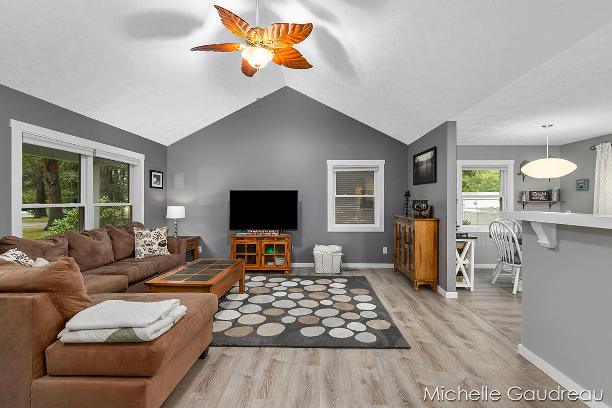 2599 Abbey Road Wayland, MI 49348 - Photo 7 of 48 IMG_1006