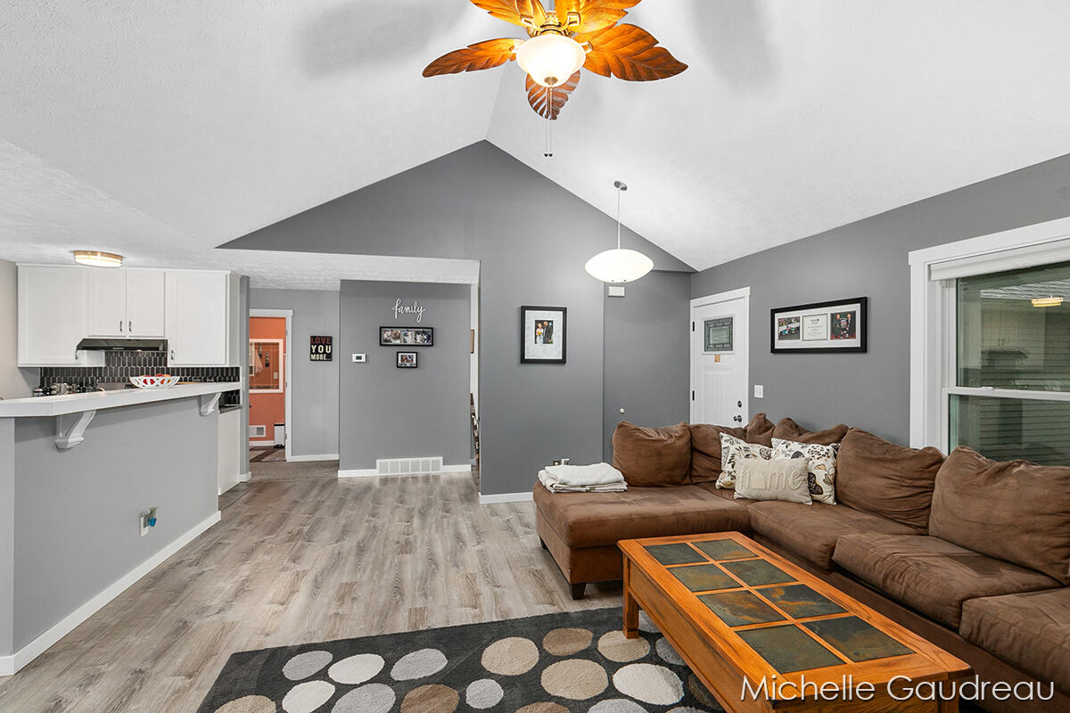 2599 Abbey Road Wayland, MI 49348 - Photo 9 of 48 IMG_1008