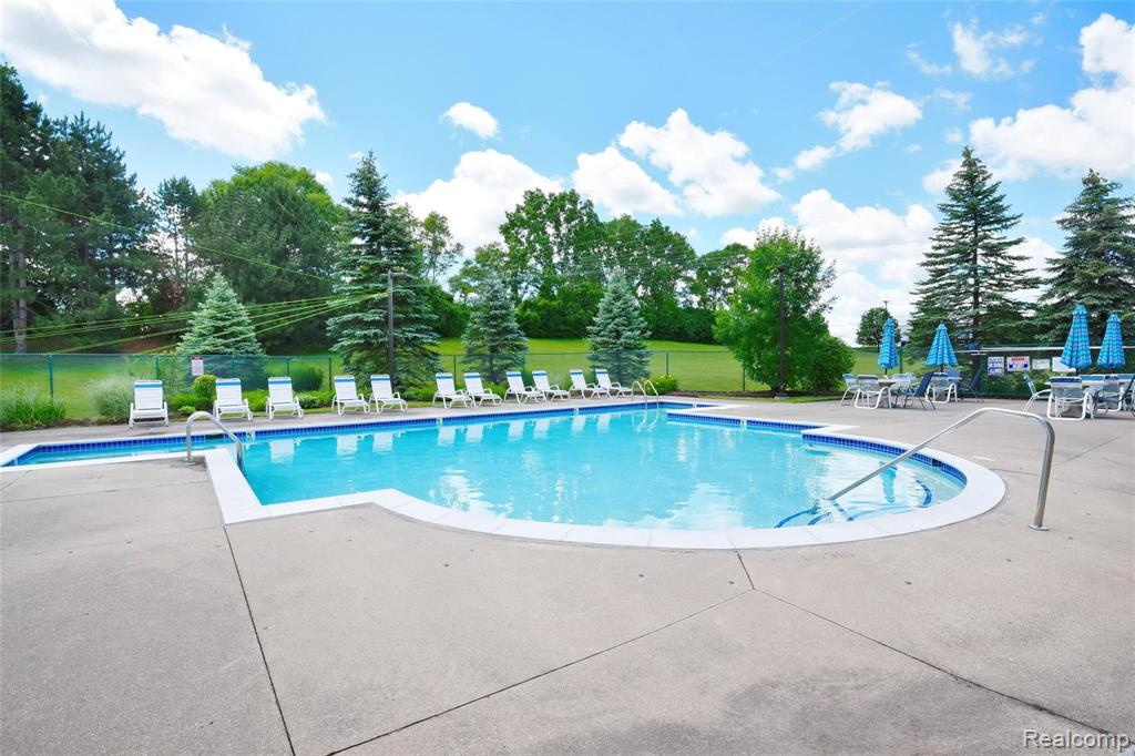 2259 Crystal Drive, Unit 32 Rochester Hills, MI 48309 - Photo 34 of 37