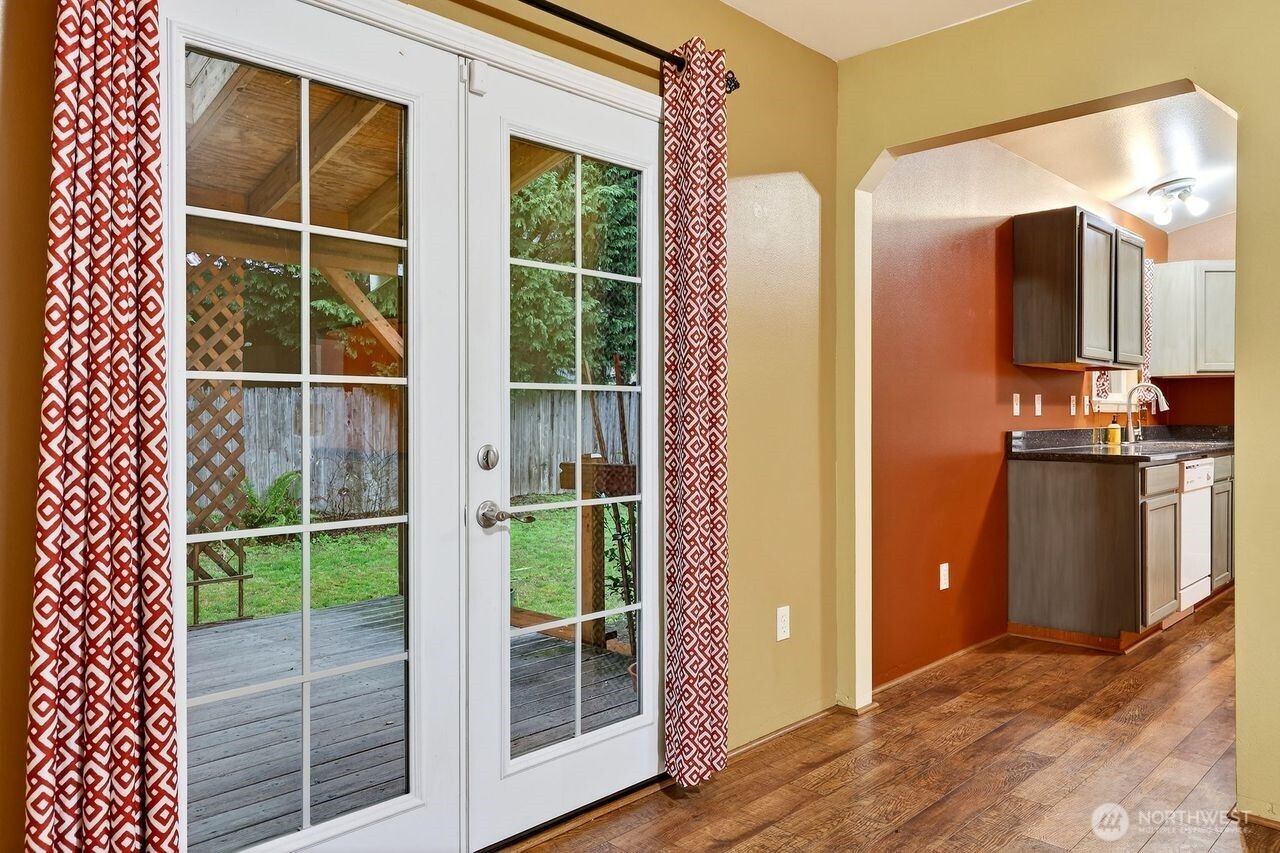 708 Marquette Avenue Snohomish, WA 98290 - Photo 13 of 33 a view of a room with windows