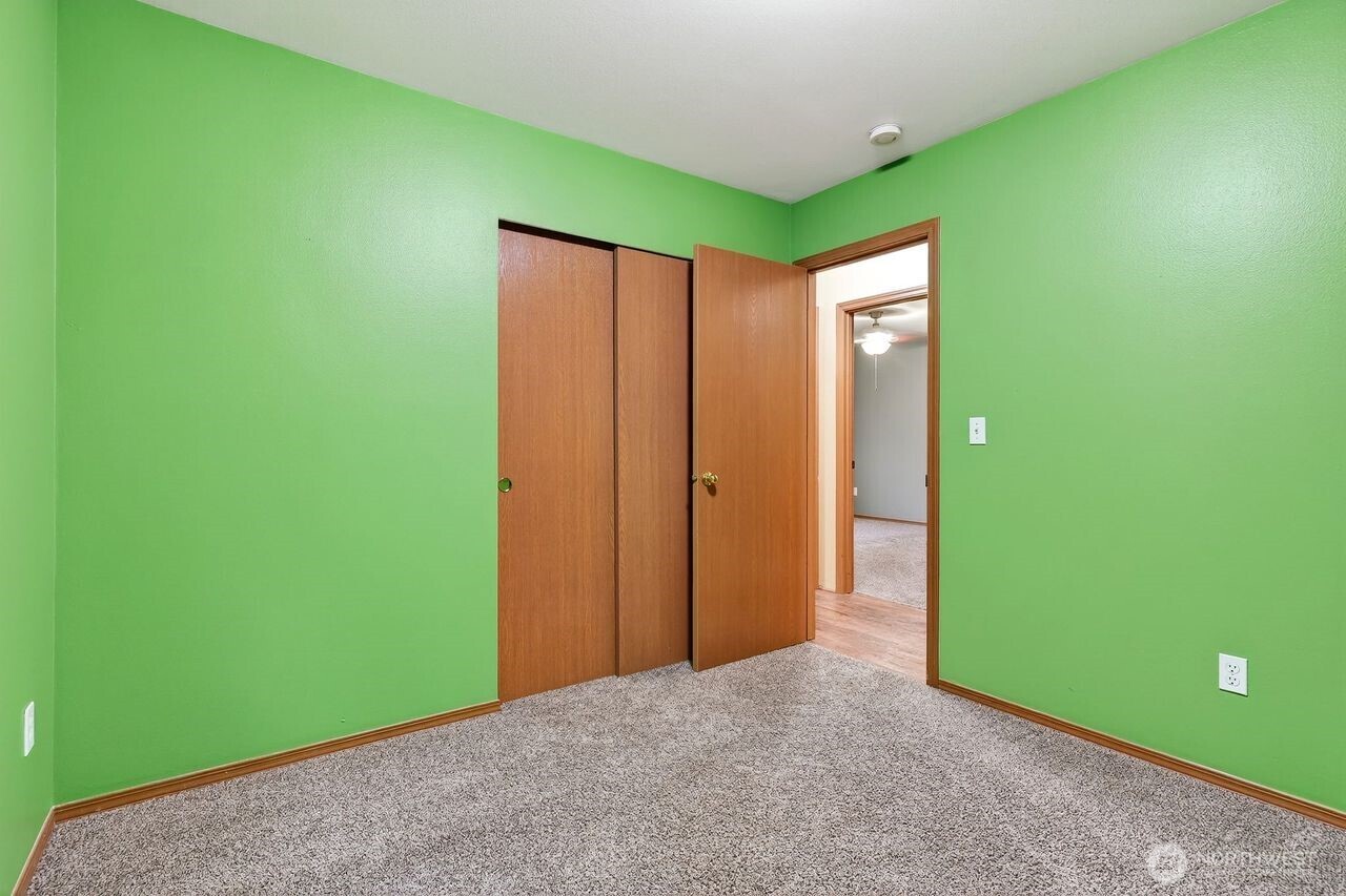 708 Marquette Avenue Snohomish, WA 98290 - Photo 28 of 33 a view of empty room with closet and entertaining space