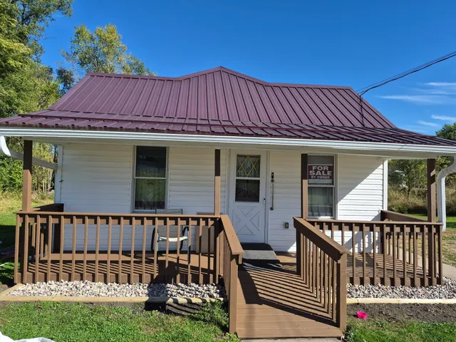 $119,000 | 110 3rd Street, Elroy, WI 53929