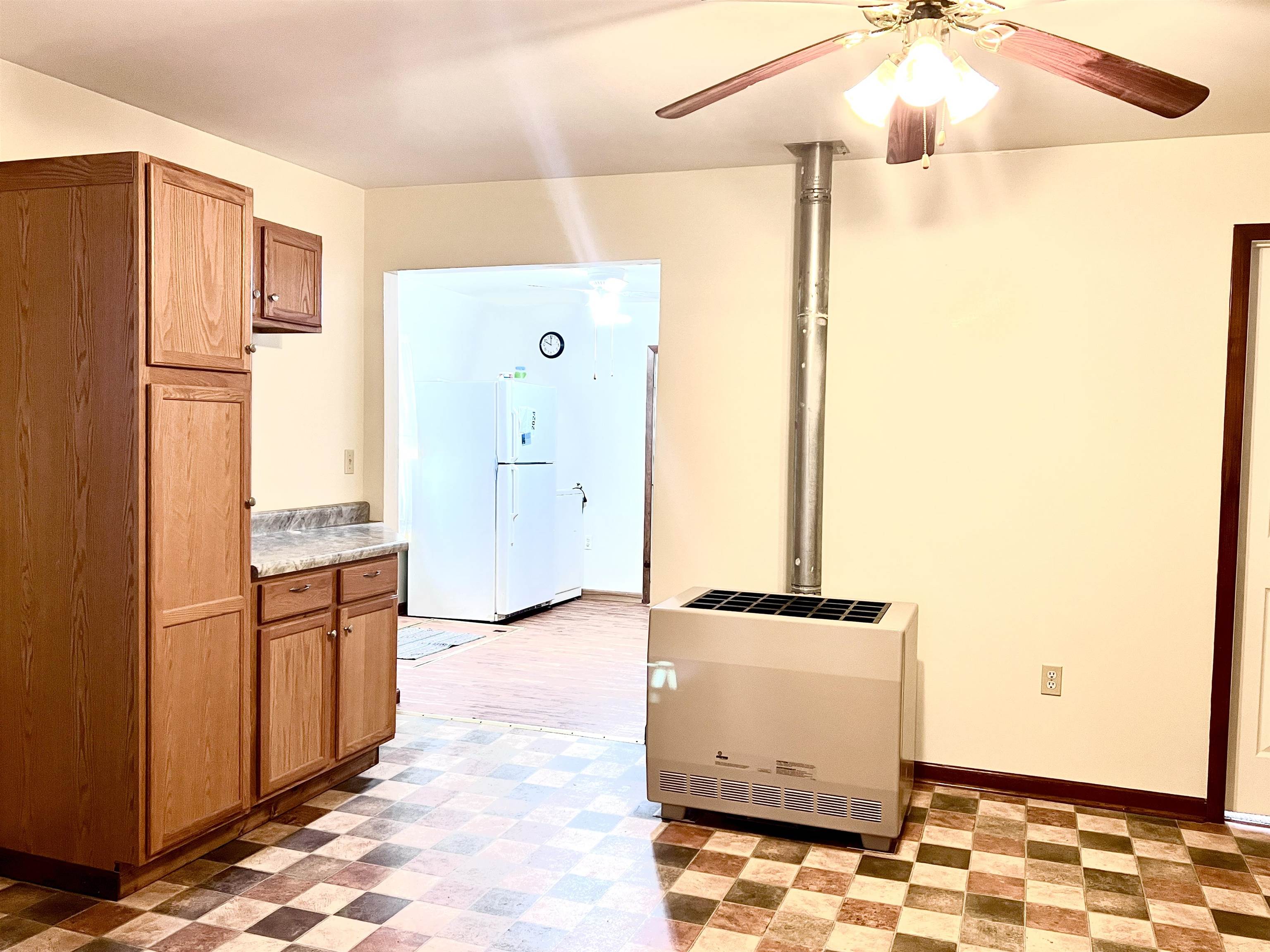 110 3rd Street Elroy, WI 53929 - Photo 7 of 22