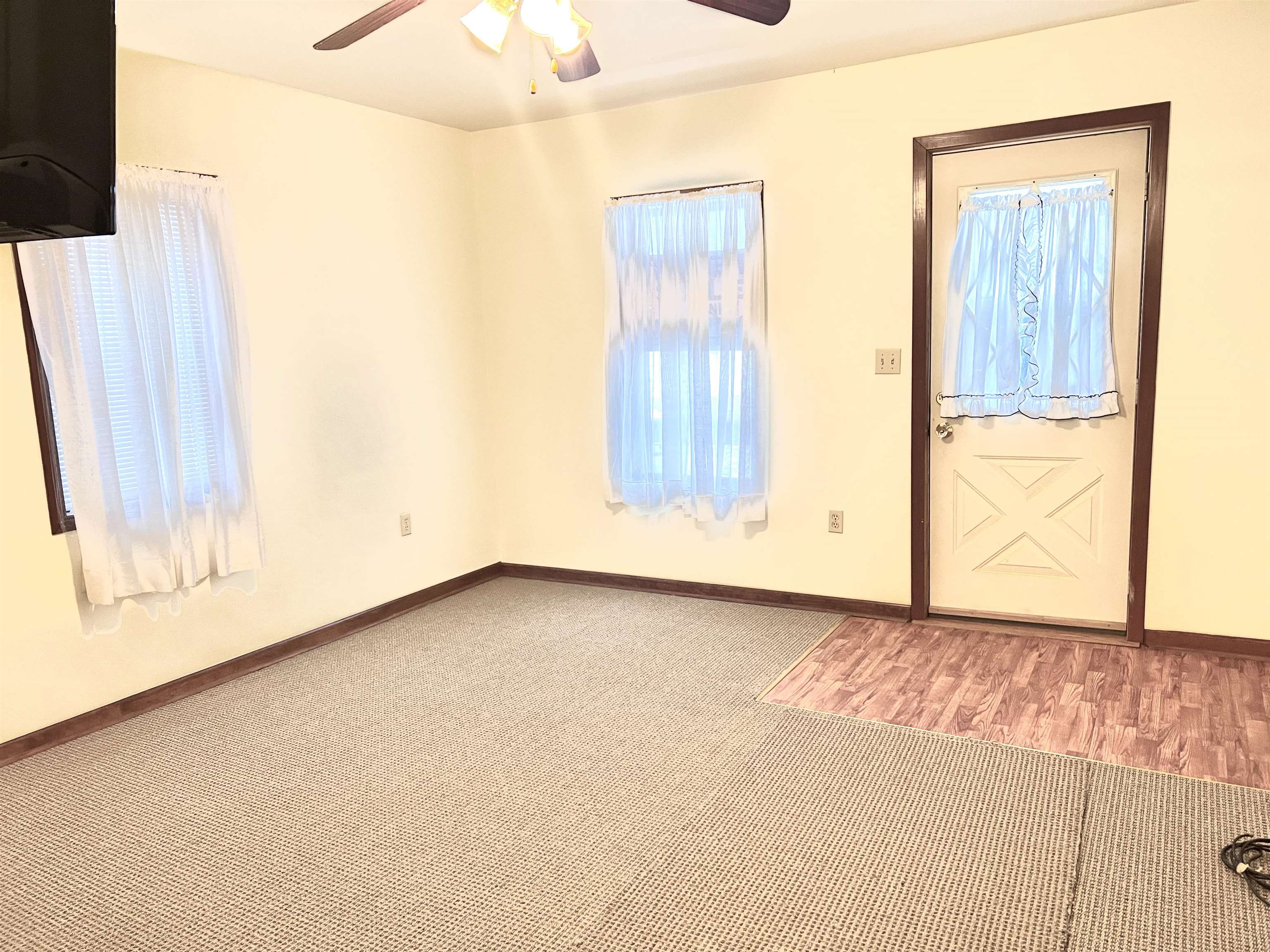 110 3rd Street Elroy, WI 53929 - Photo 9 of 22