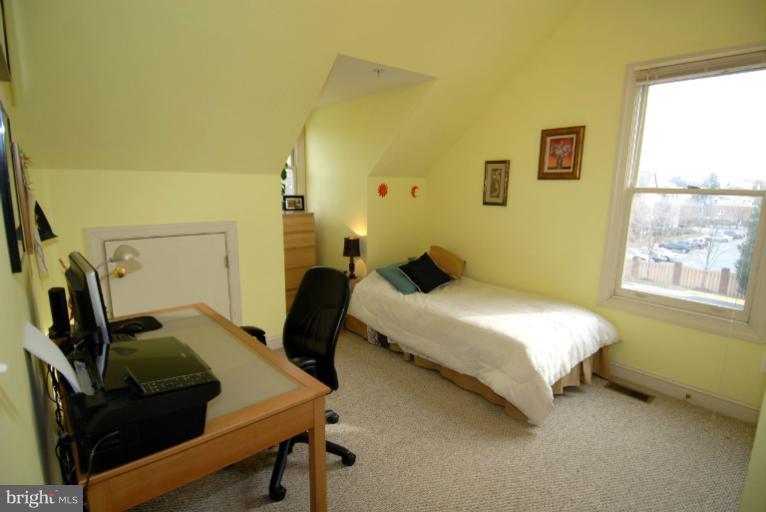 104 Dry Mill Road Southwest, Unit 201 Leesburg, VA 20175 - Photo 11 of 18 Bedroom 2