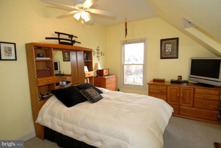 104 Dry Mill Road Southwest, Unit 201 Leesburg, VA 20175 - Photo 12 of 18 Bedroom (Master)