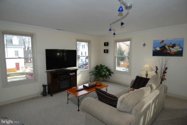 104 Dry Mill Road Southwest, Unit 201 Leesburg, VA 20175 - Photo 17 of 18 Family Room