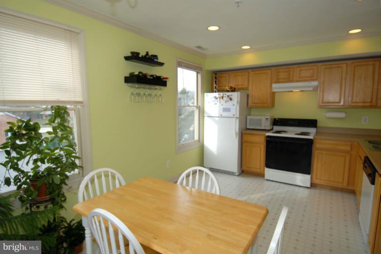 104 Dry Mill Road Southwest, Unit 201 Leesburg, VA 20175 - Photo 5 of 18 Kitchen