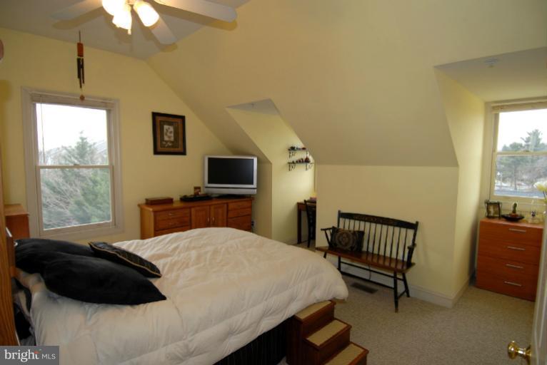 104 Dry Mill Road Southwest, Unit 201 Leesburg, VA 20175 - Photo 7 of 18 Bedroom (Master)