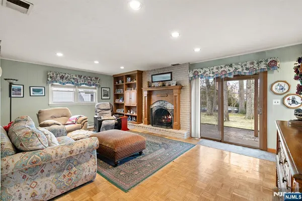 $799,000 | 282 Nottingham Road, Ramsey, NJ 07446