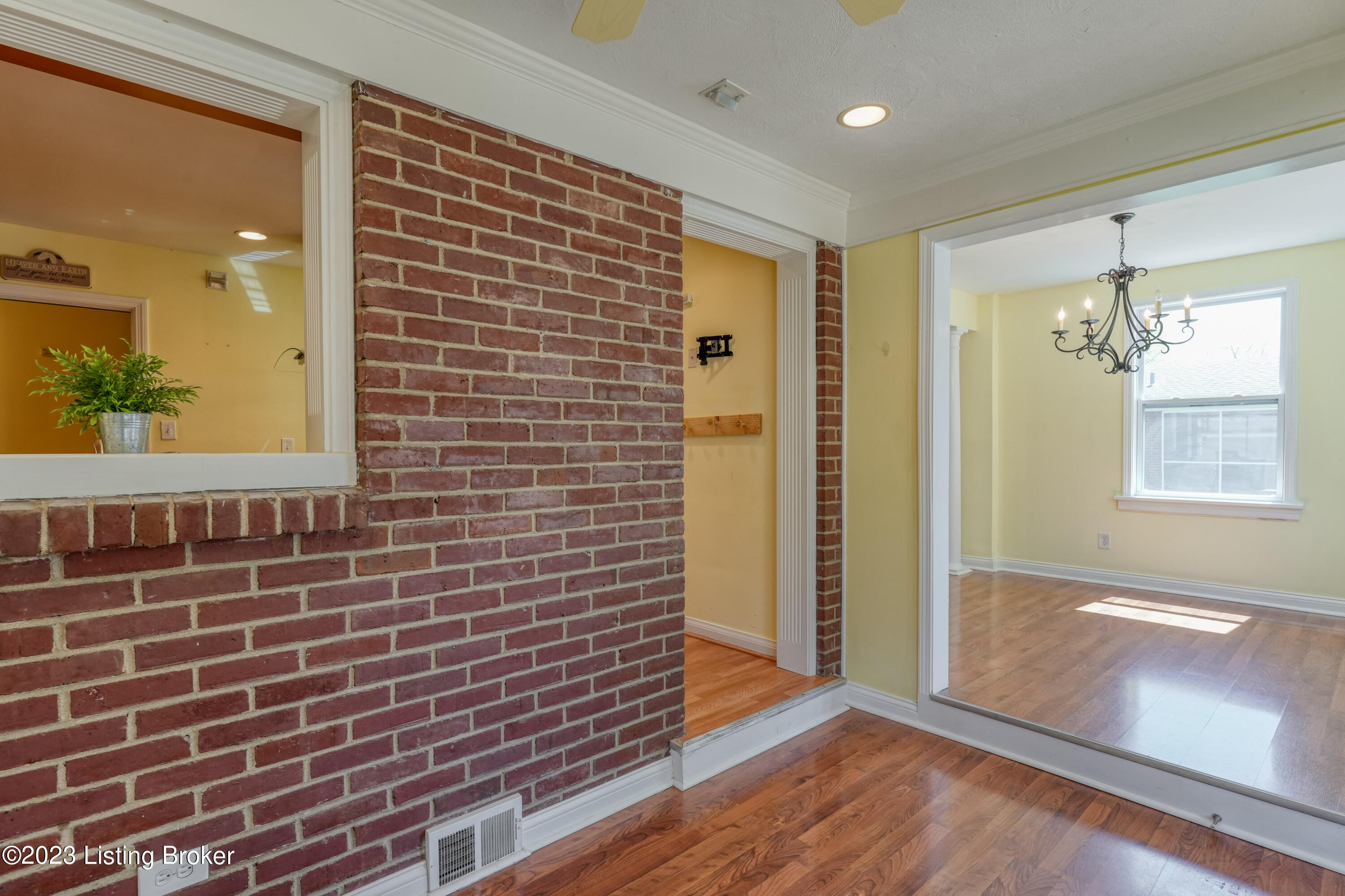 218 Bramton Road Louisville, KY 40207 - Photo 14 of 50 029 - 20230412 04587