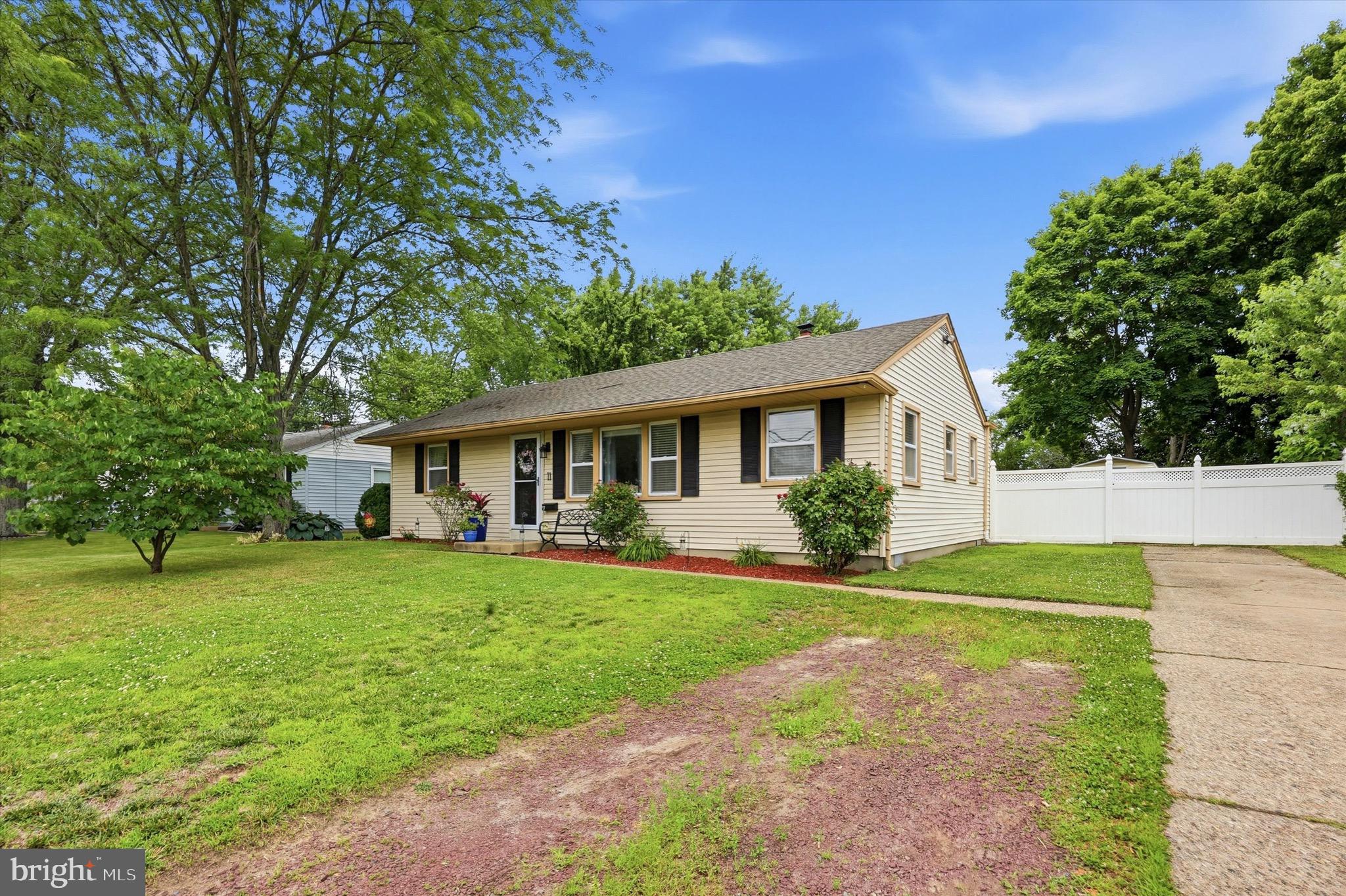 11 Warwick Road Stratford, NJ 08084 - Photo 4 of 27