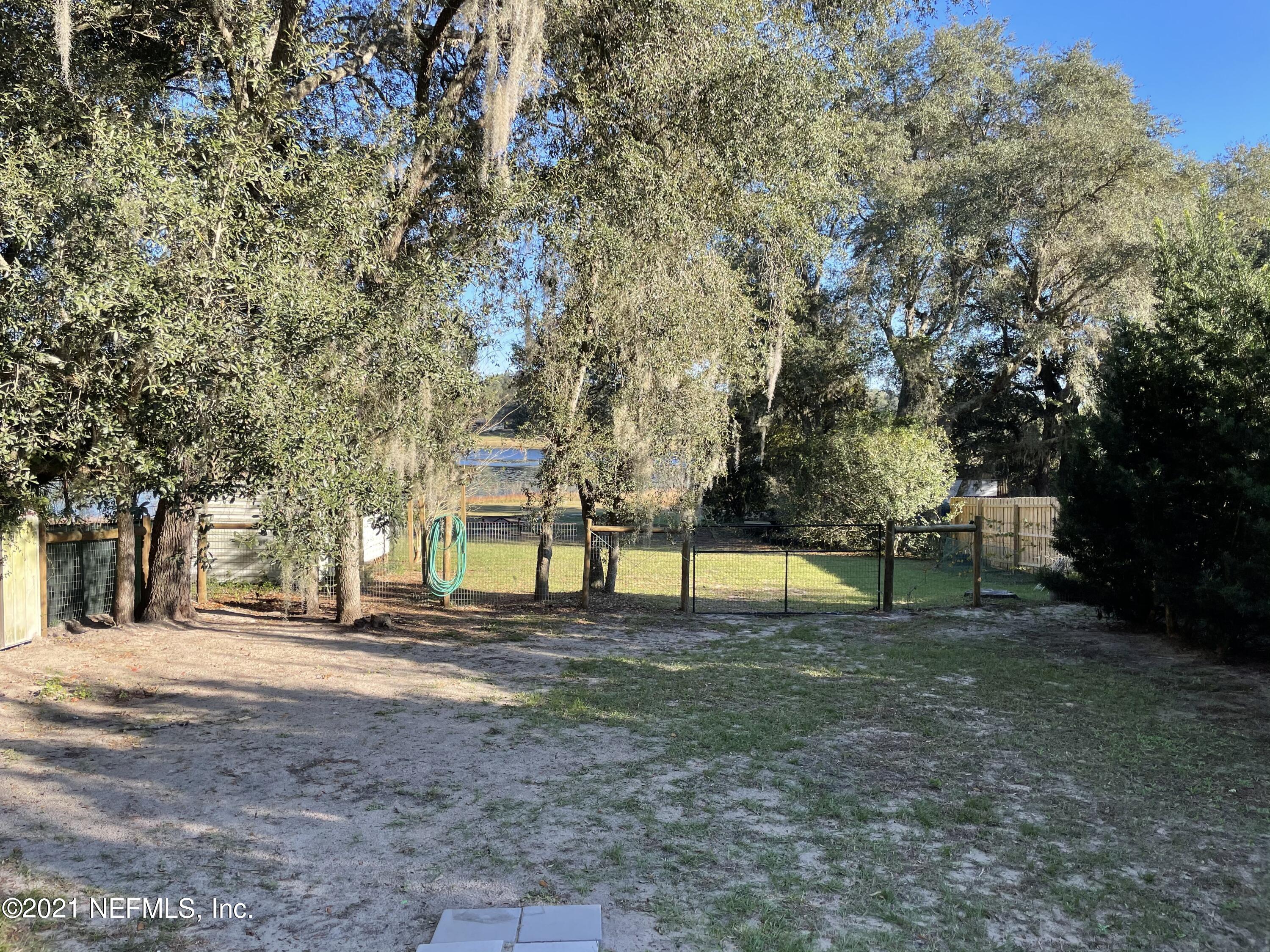 274 Swan Lake Road Melrose, FL 32666 - Photo 9 of 13 4753EA8F-7FCF-43A6-A98A-DDBCFDD50E0B