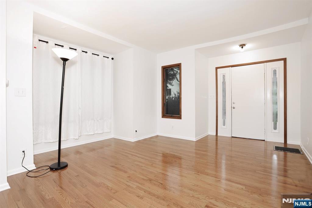 515 North Monroe Street Ridgewood, NJ 07450 - Photo 4 of 32 Gallery Image 4