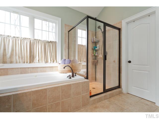 4216 Oakthorne Way Raleigh, NC 27613 - Photo 15 of 24 a bathroom with a bathtub and a sink