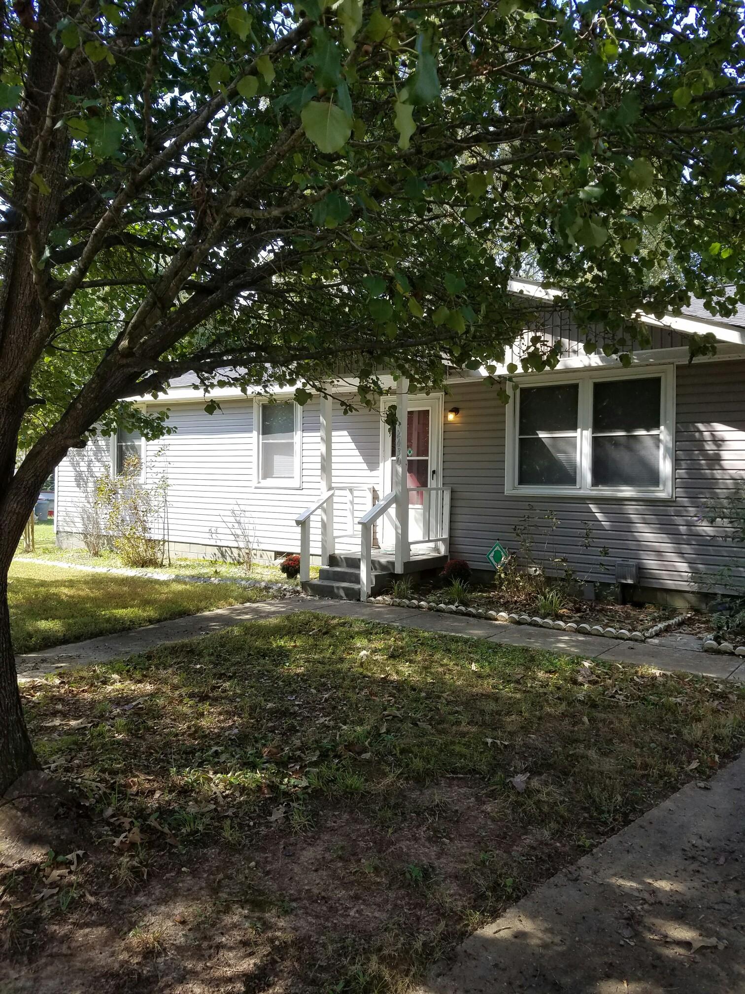 2430 Moody Road Clarksville, TN 37040 - Photo 2 of 15 a front view of house with yard