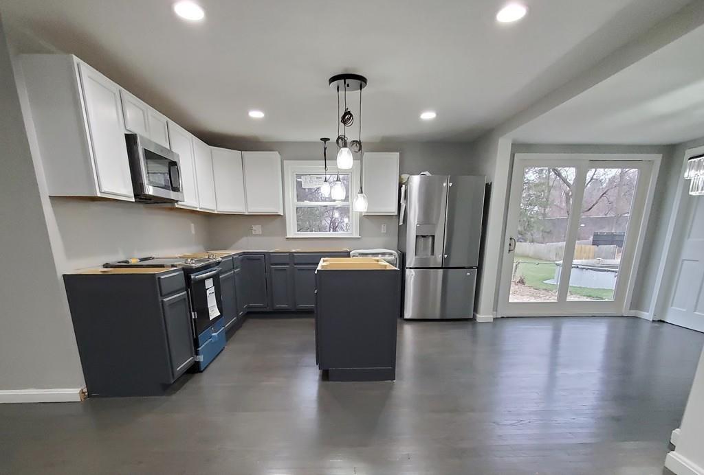 41 Blaine Street Springfield, MA 01108 - Photo 2 of 24 Gallery Image 2