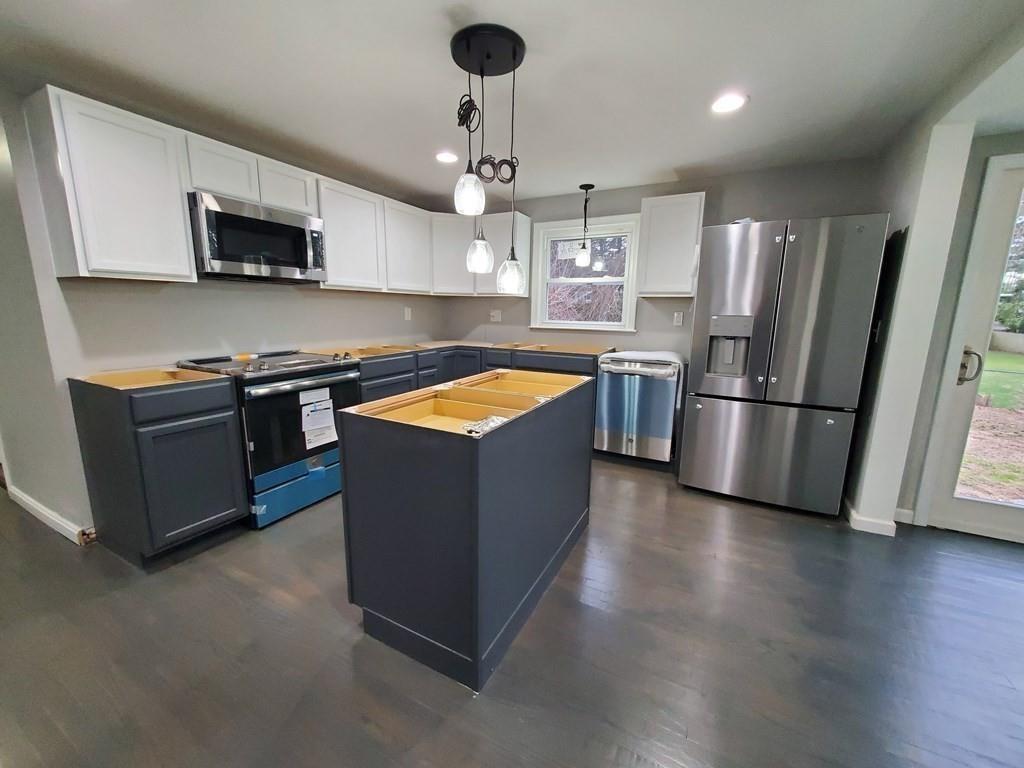 41 Blaine Street Springfield, MA 01108 - Photo 3 of 24 Gallery Image 3