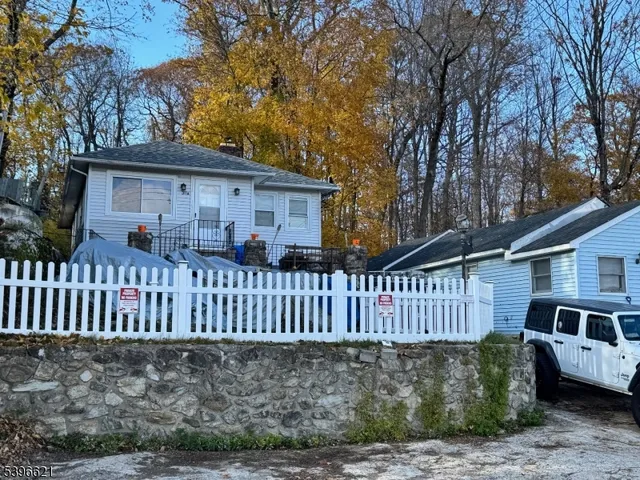 $685,000 | 311 Lakeside Avenue, Hopatcong, NJ 07821