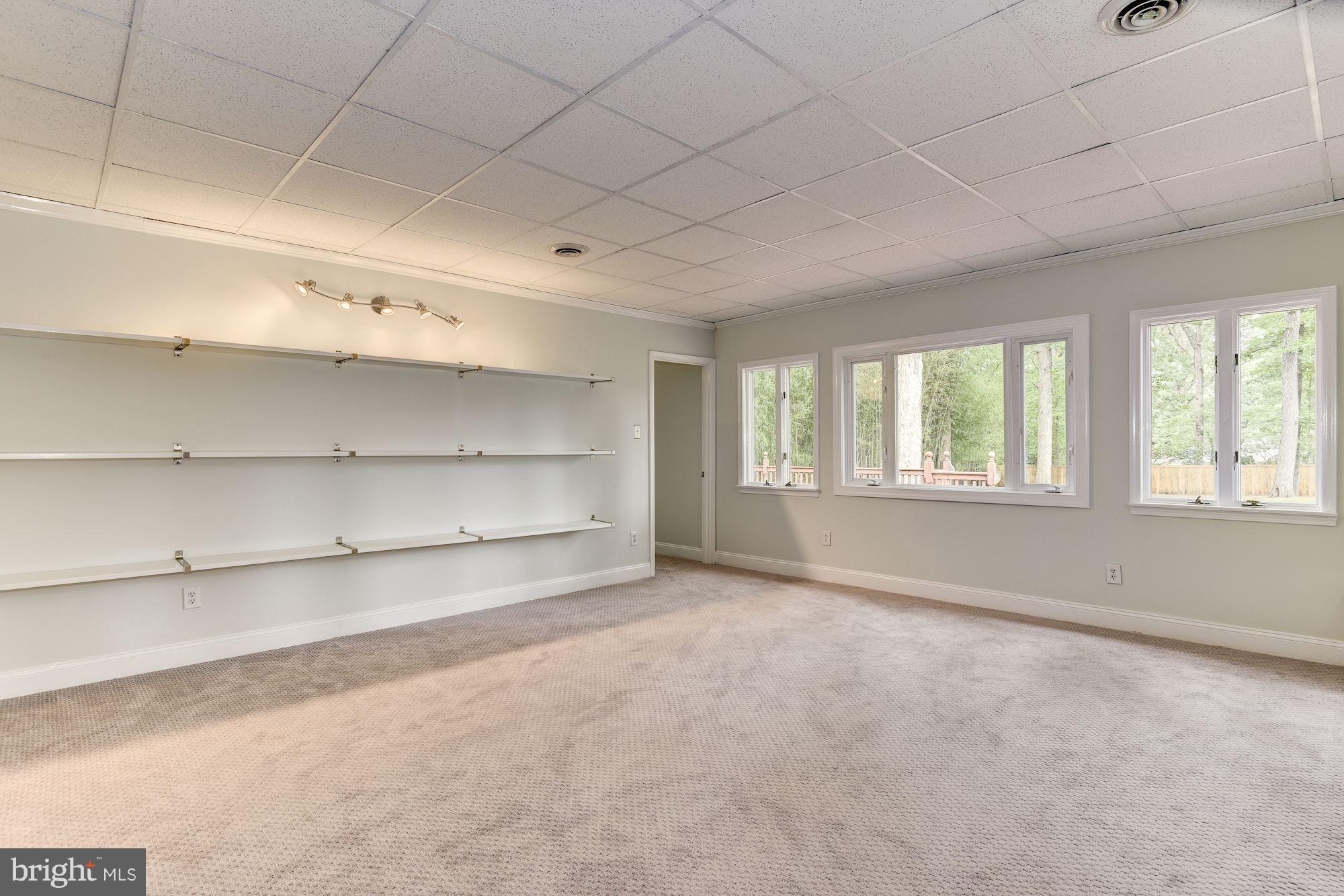 7729 Schelhorn Road Alexandria, VA 22306 - Photo 11 of 30 Second living or family room