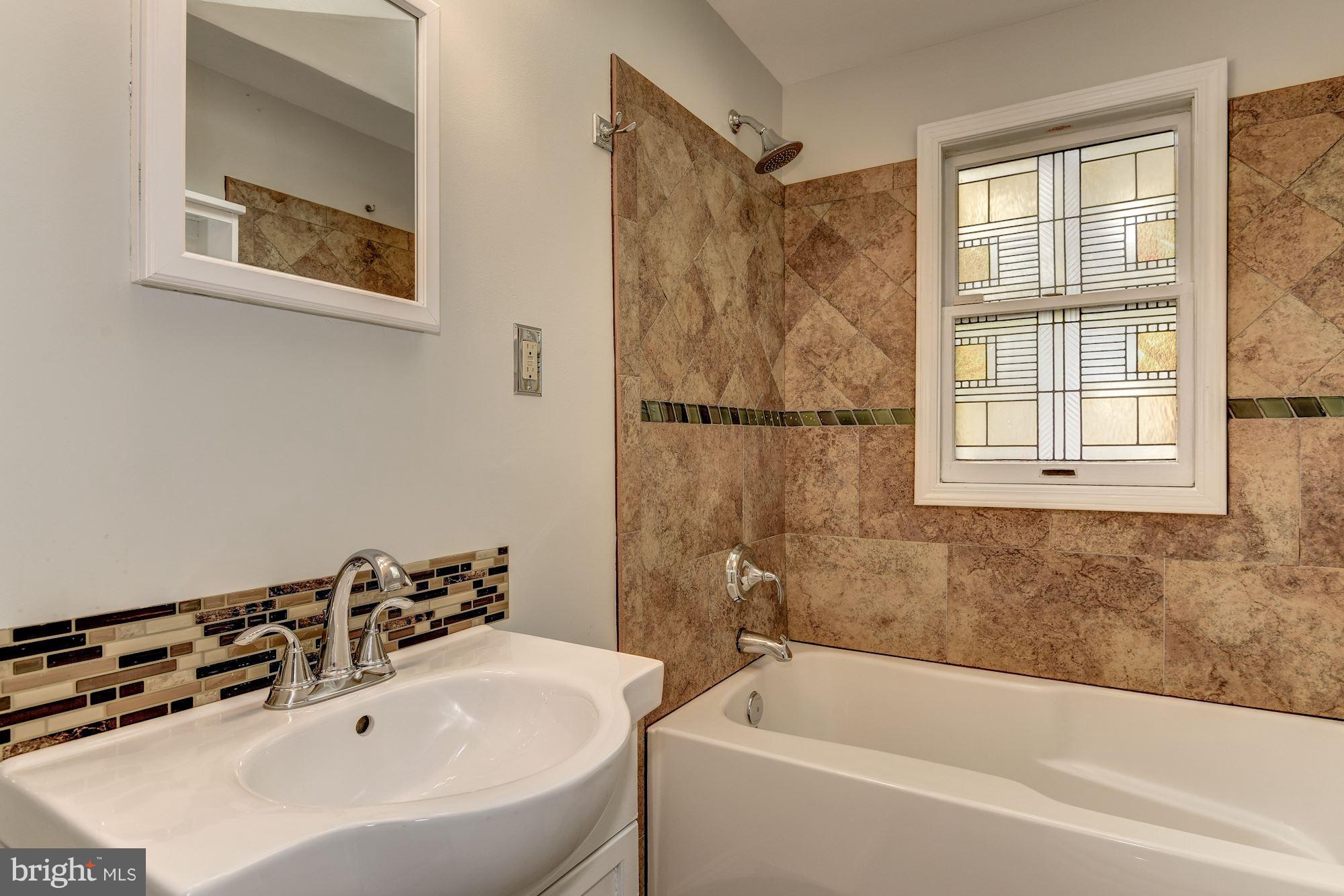 7729 Schelhorn Road Alexandria, VA 22306 - Photo 19 of 30 Hall bath features skylight