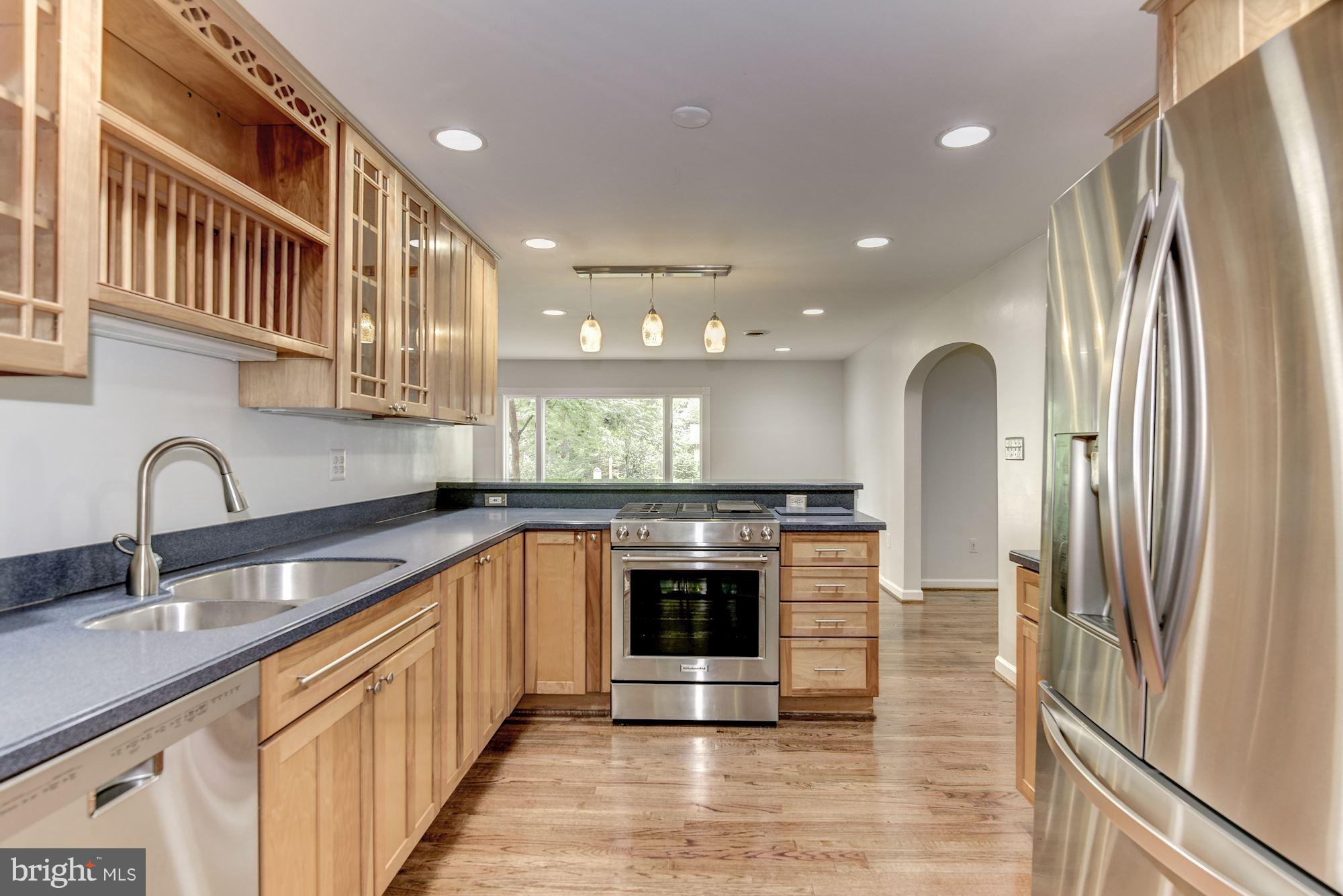 7729 Schelhorn Road Alexandria, VA 22306 - Photo 5 of 30 Bar seating and five star appliances