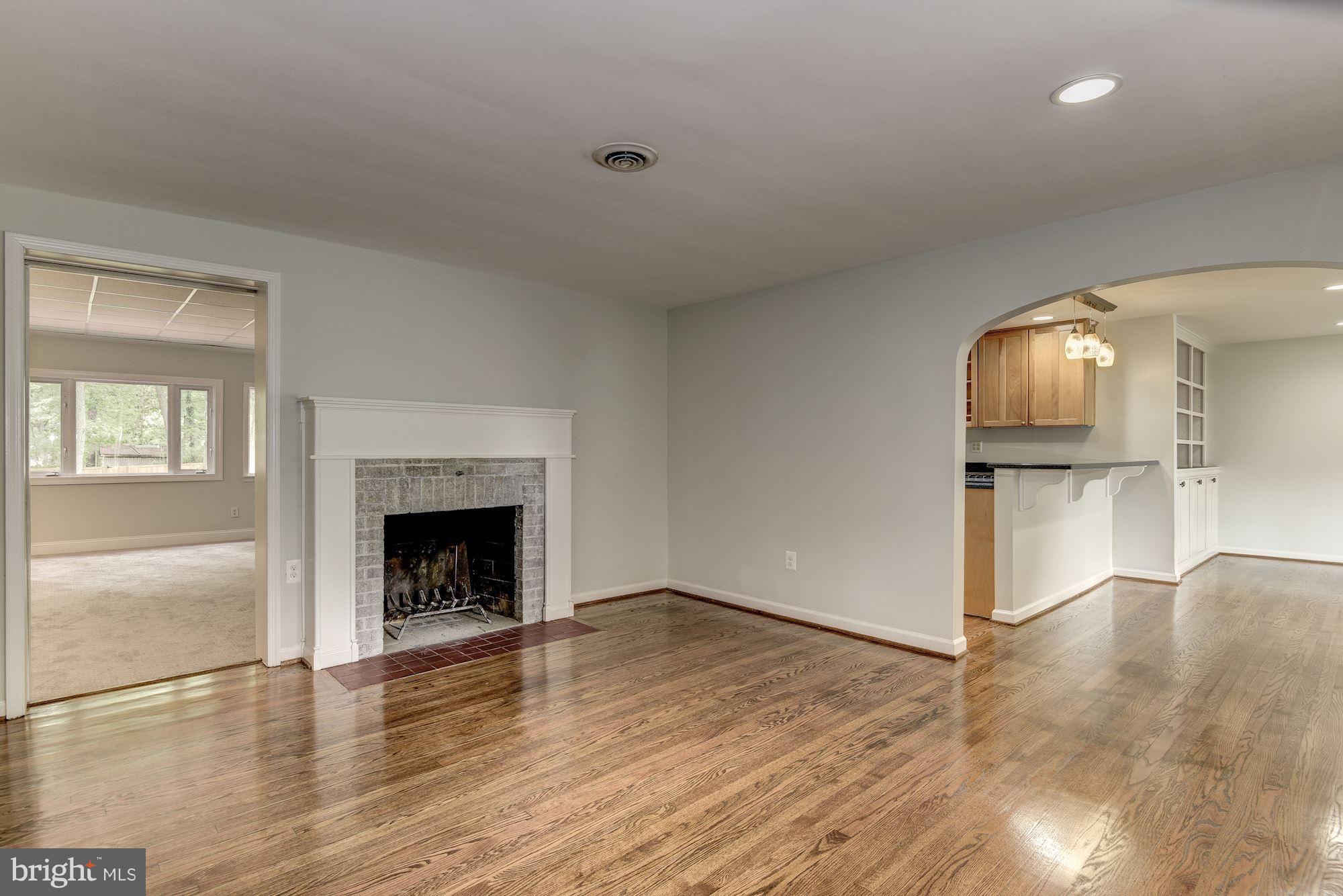 7729 Schelhorn Road Alexandria, VA 22306 - Photo 10 of 30 Entry is spacious and bright
