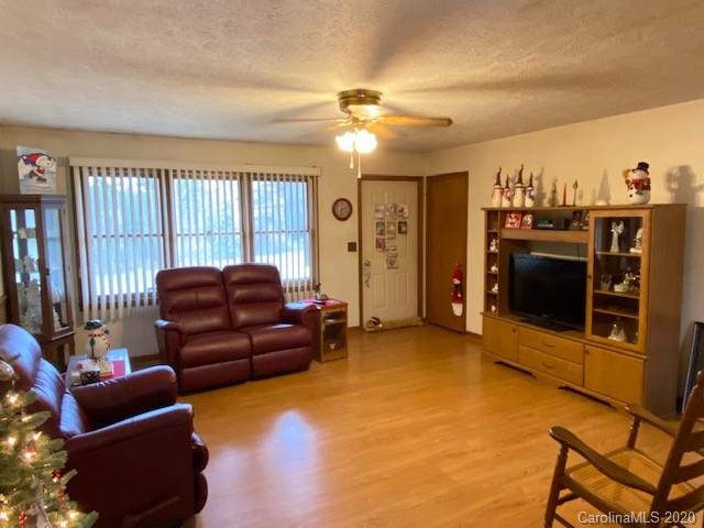 859 Summer Road Hendersonville, NC 28792 - Photo 12 of 32 Gallery Image 12