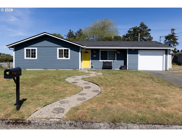 a view of a house with a backyard