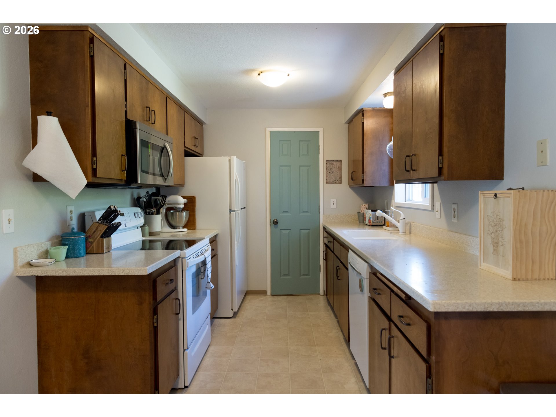 420 Juniper Street Florence, OR 97439 - Photo 11 of 34 a kitchen with a sink stove and refrigerator