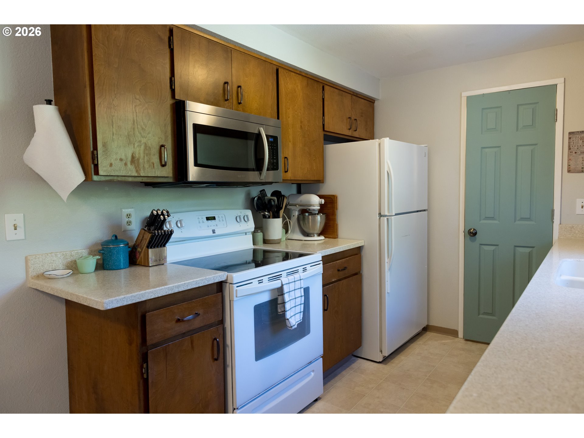 420 Juniper Street Florence, OR 97439 - Photo 12 of 34 a kitchen with stainless steel appliances a sink cabinets and a refrigerator