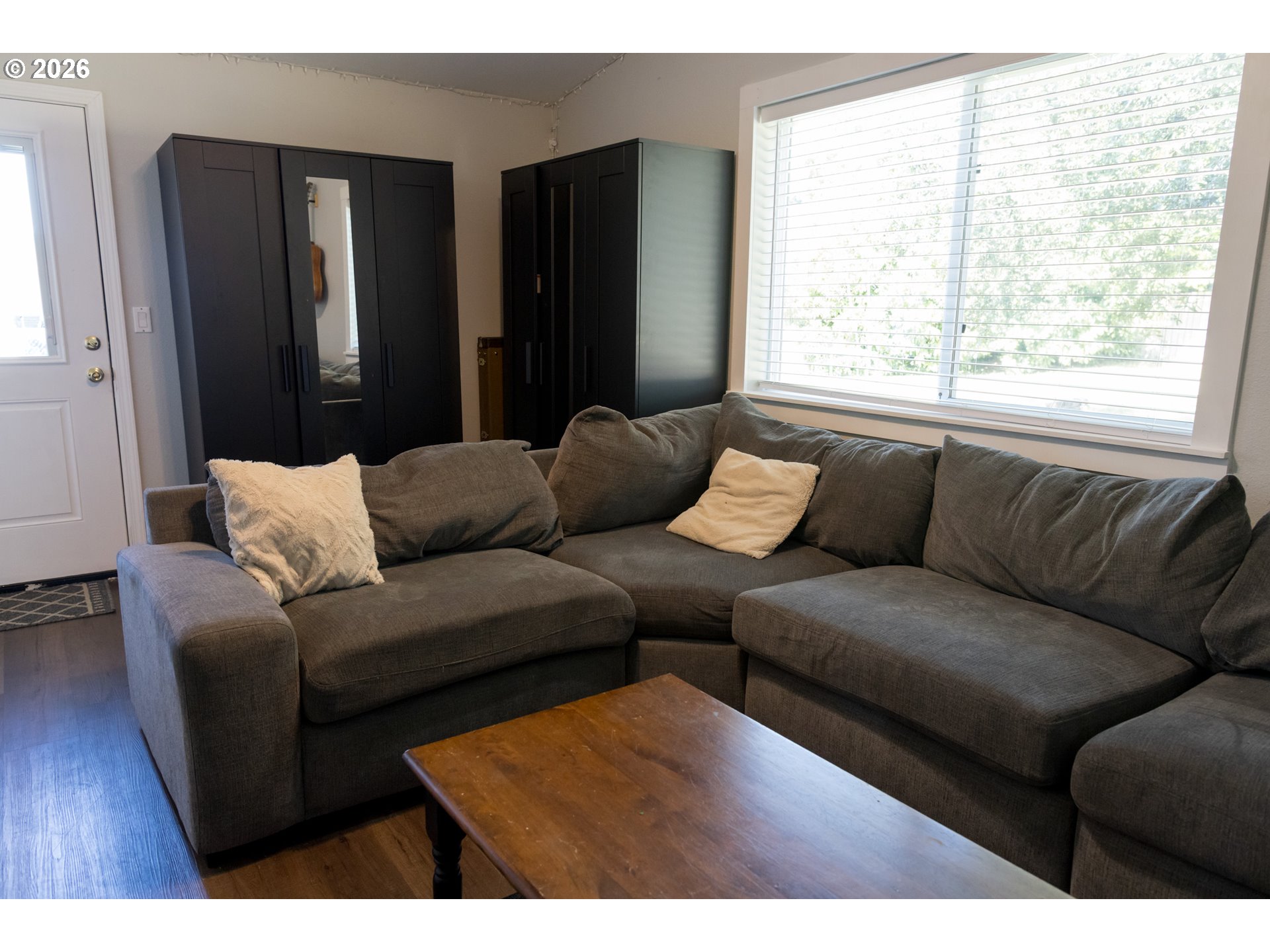 420 Juniper Street Florence, OR 97439 - Photo 14 of 34 a living room with furniture and a window