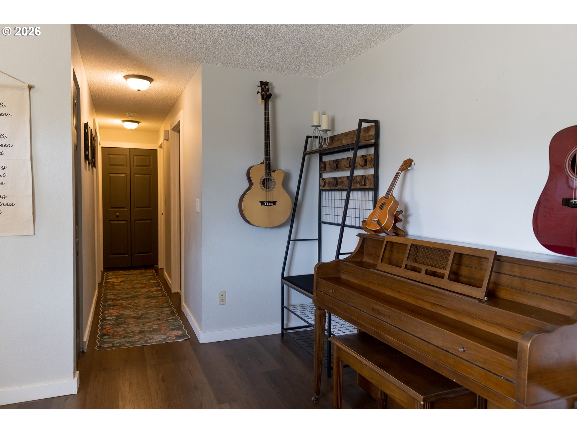 420 Juniper Street Florence, OR 97439 - Photo 8 of 34 a view of entryway with wooden floor