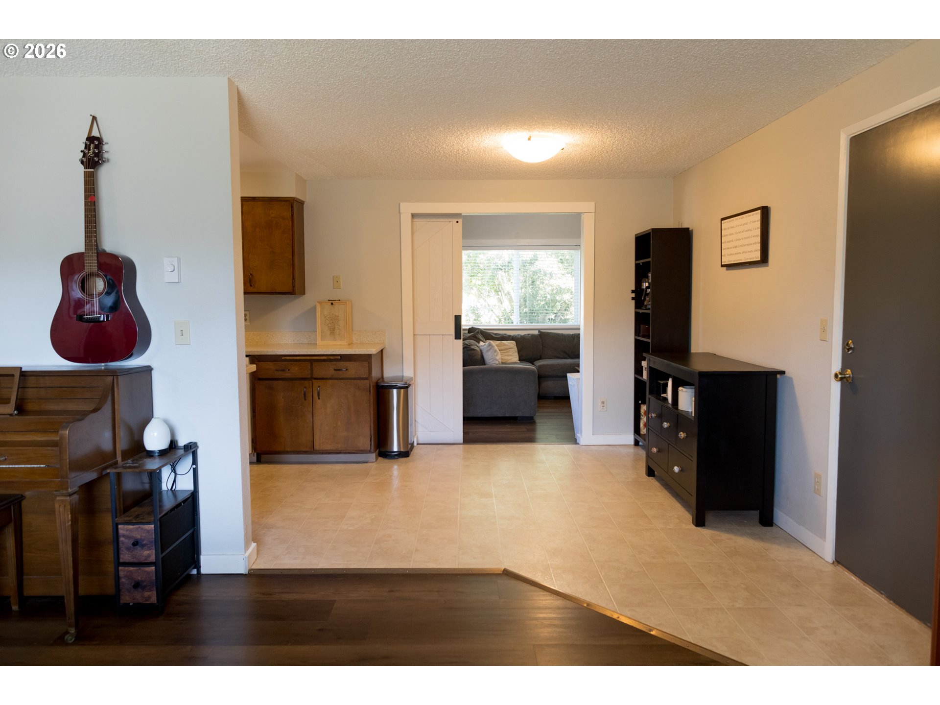 420 Juniper Street Florence, OR 97439 - Photo 9 of 34 a living room with furniture and a flat screen tv