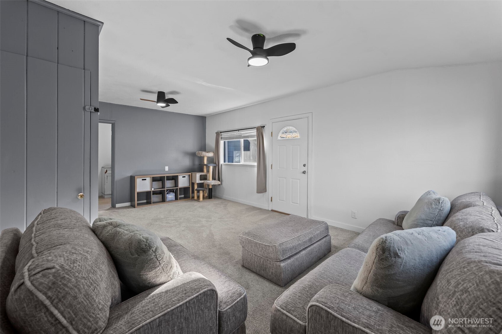 8809 Meadow Road Southwest Lakewood, WA 98499 - Photo 18 of 33 a living room with furniture