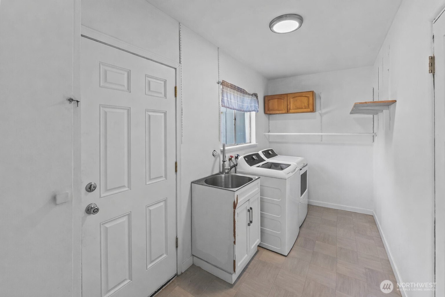 8809 Meadow Road Southwest Lakewood, WA 98499 - Photo 20 of 33 a utility room with dryer and washer