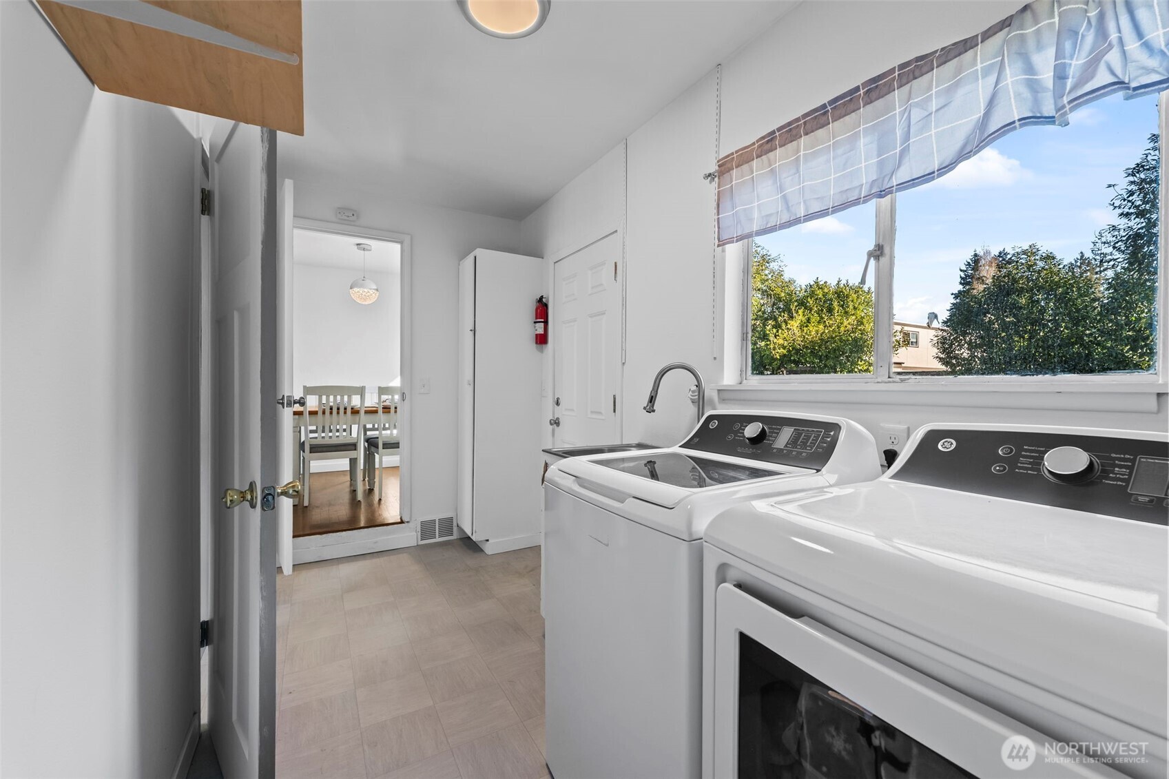 8809 Meadow Road Southwest Lakewood, WA 98499 - Photo 21 of 33 a utility room with dryer and washer