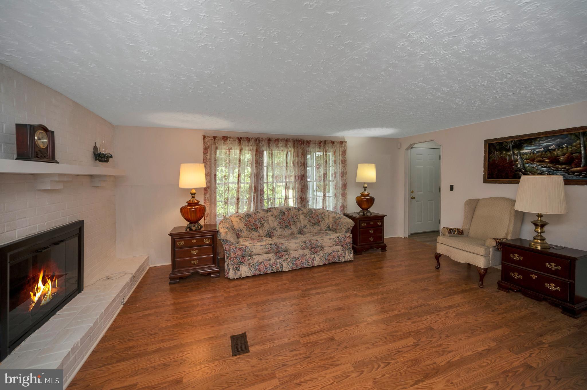 33080 Jackson Loop Locust Grove, VA 22508 - Photo 6 of 44 Expansive living room
