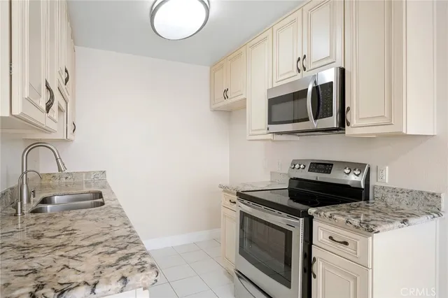 $3,100 | 121 Sinclair Avenue, Unit 206, Glendale, CA 91206
