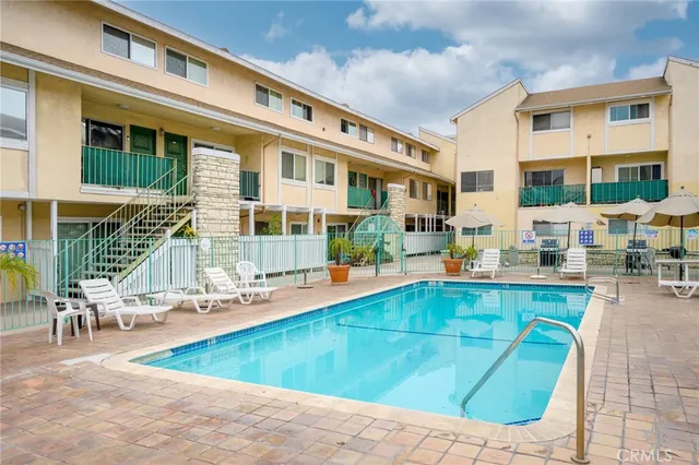 $3,100 | 121 Sinclair Avenue, Unit 206, Glendale, CA 91206