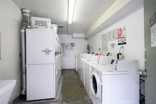 $3,100 | 121 Sinclair Avenue, Unit 206, Glendale, CA 91206