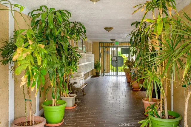 $3,100 | 121 Sinclair Avenue, Unit 206, Glendale, CA 91206