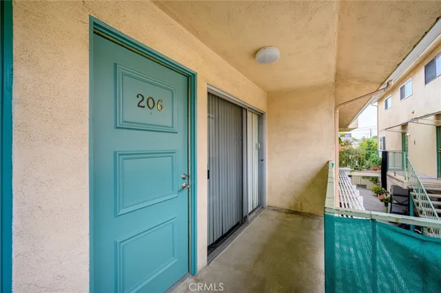 $3,100 | 121 Sinclair Avenue, Unit 206, Glendale, CA 91206